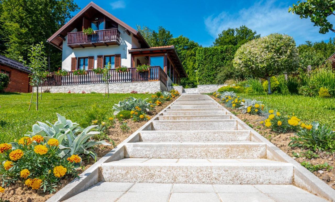 Holiday Home Mare Near River Karlovac Exteriér fotografie